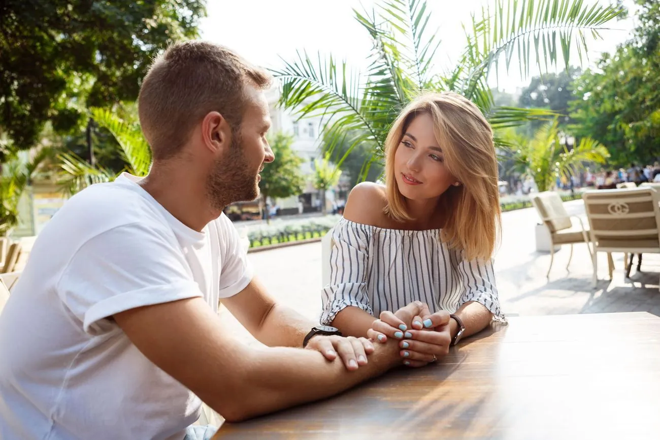 Couple on a date - Freepik