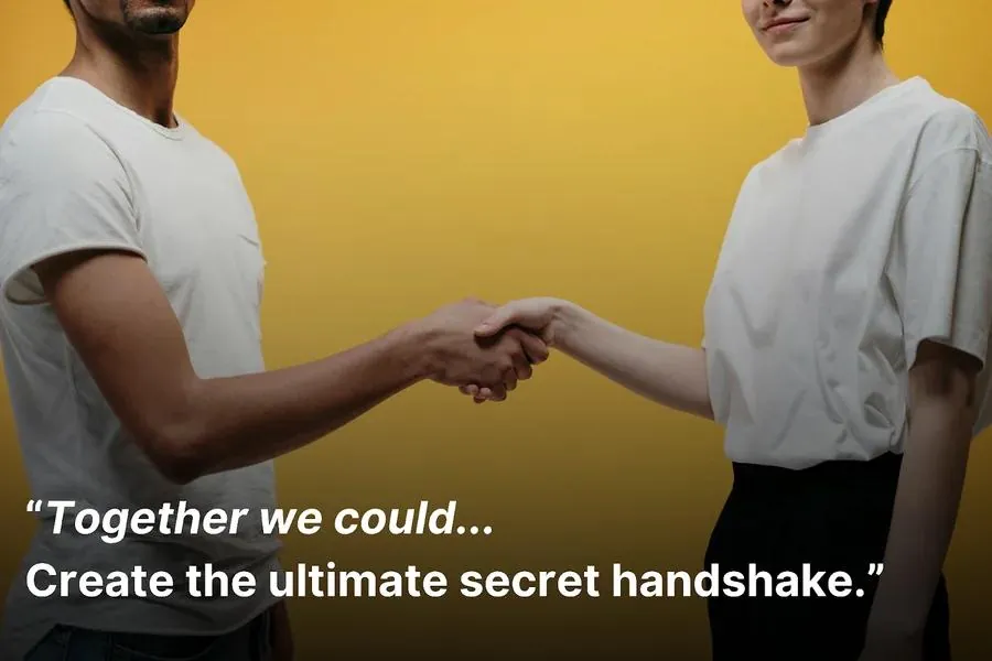 Hombre y mujer dándose la mano